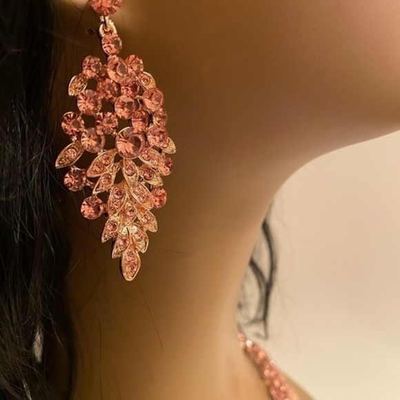 Austrian Crystal Bib Necklace and Earring set - Picture 4 of 5